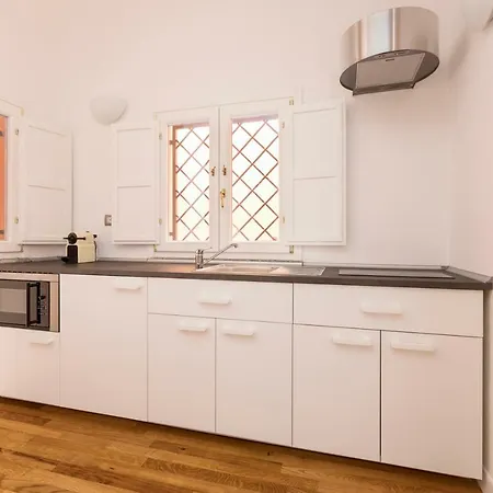 Hotel apartamentowy Sonder — Vatican Suites 3*